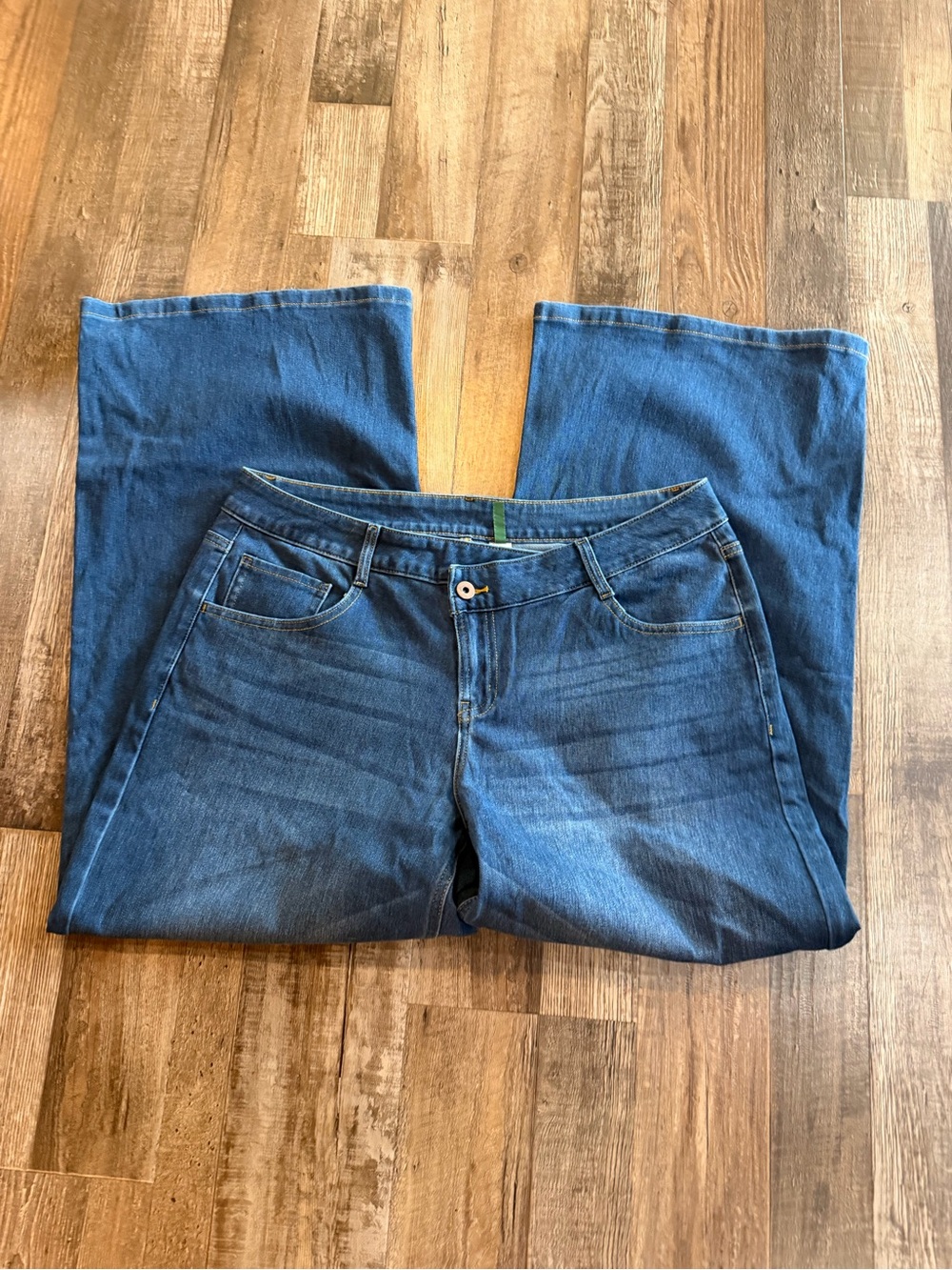 Classic Women's Blue Denim wide leg Jeans Sz lg stretchy